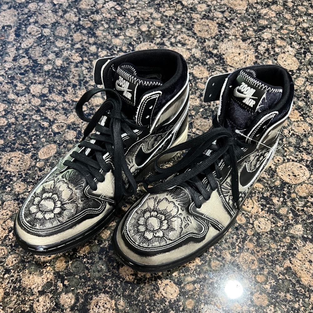 Nike Air Jordan 1 High Zoom Air CMFT 2 Familia Dia De Muertos Black Ivory Size 9